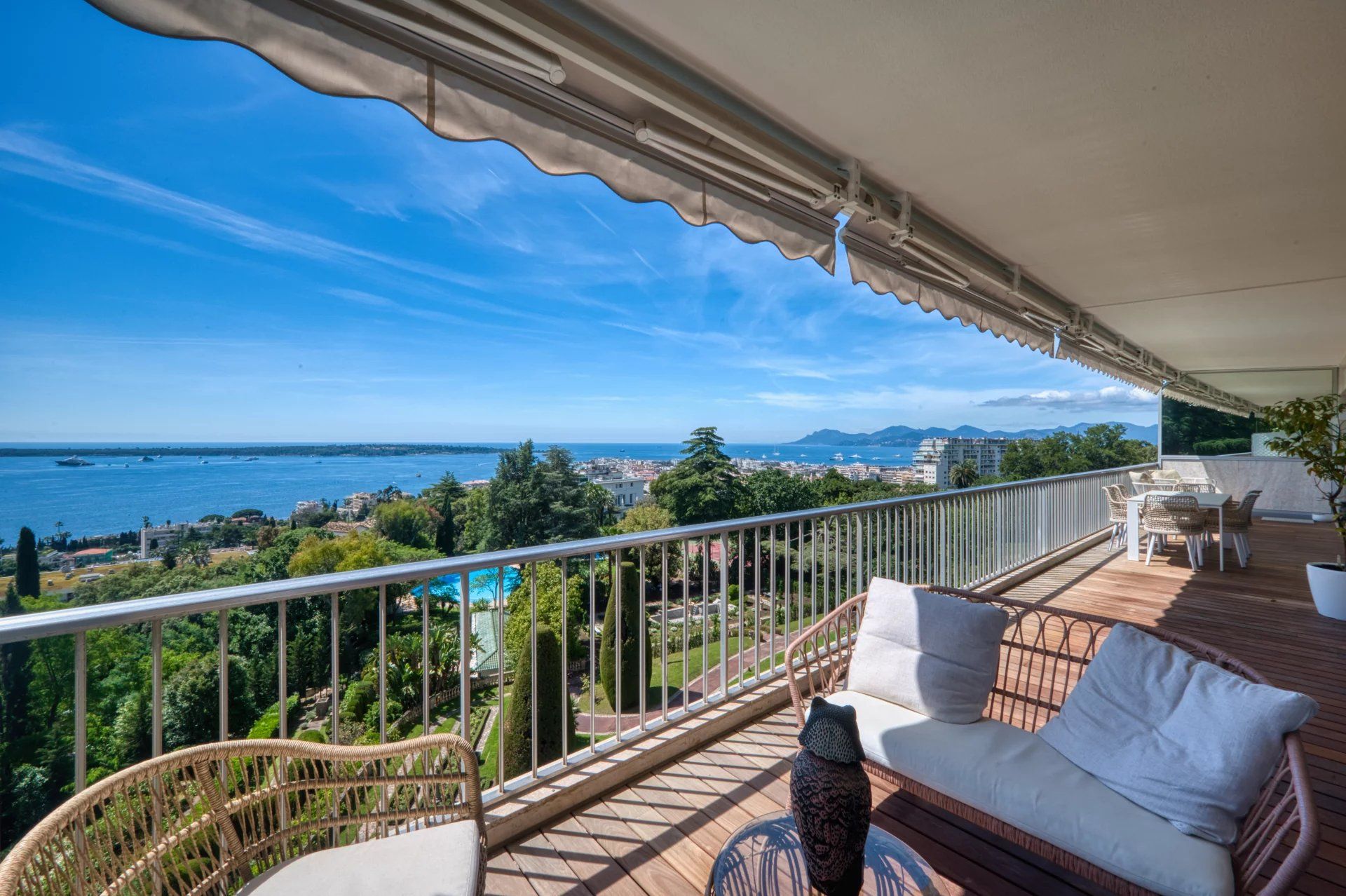 apartment 5 Rooms for sale on Cannes (06400)