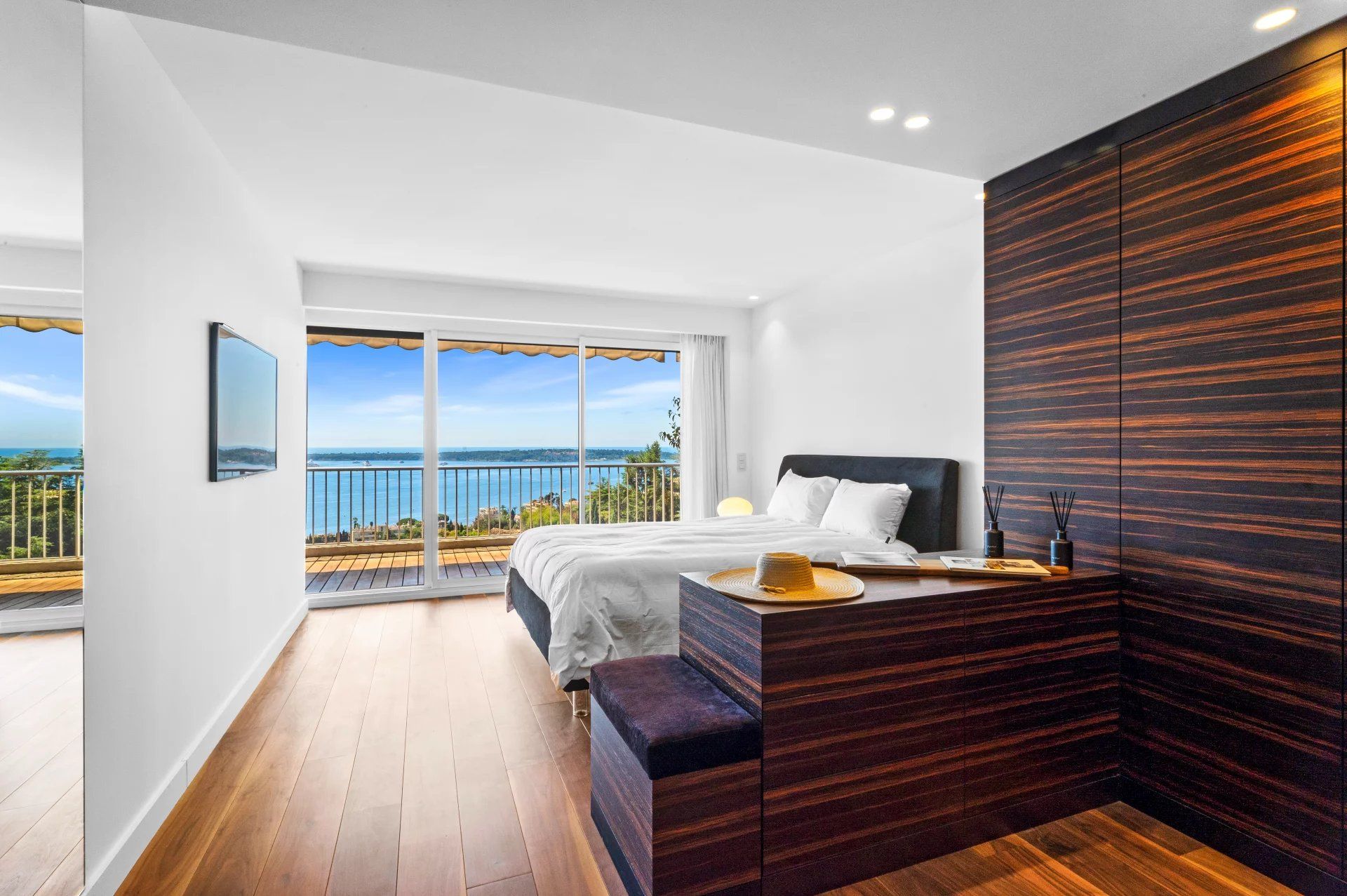 apartment 5 Rooms for sale on Cannes (06400)