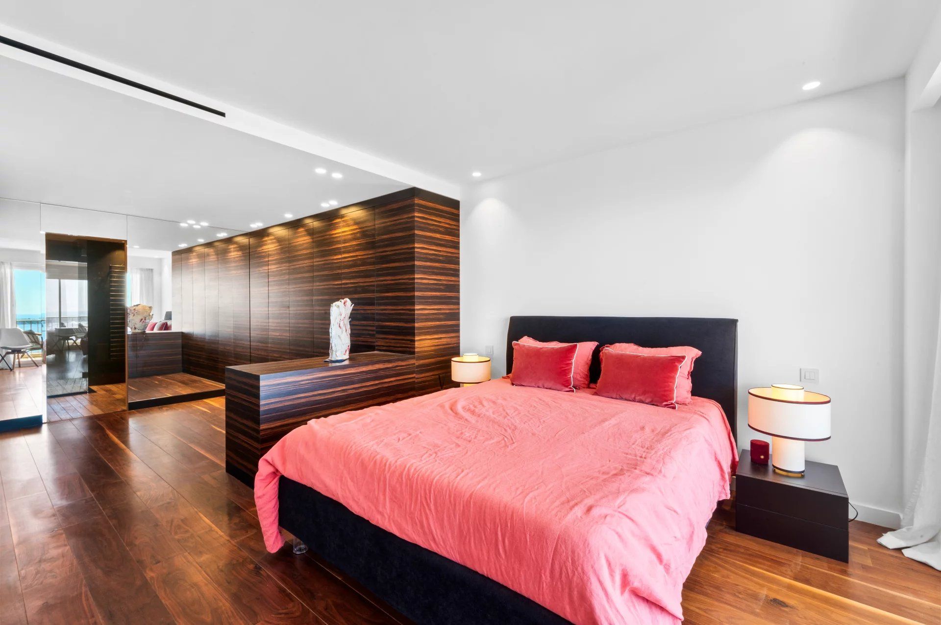 apartment 5 Rooms for sale on Cannes (06400)