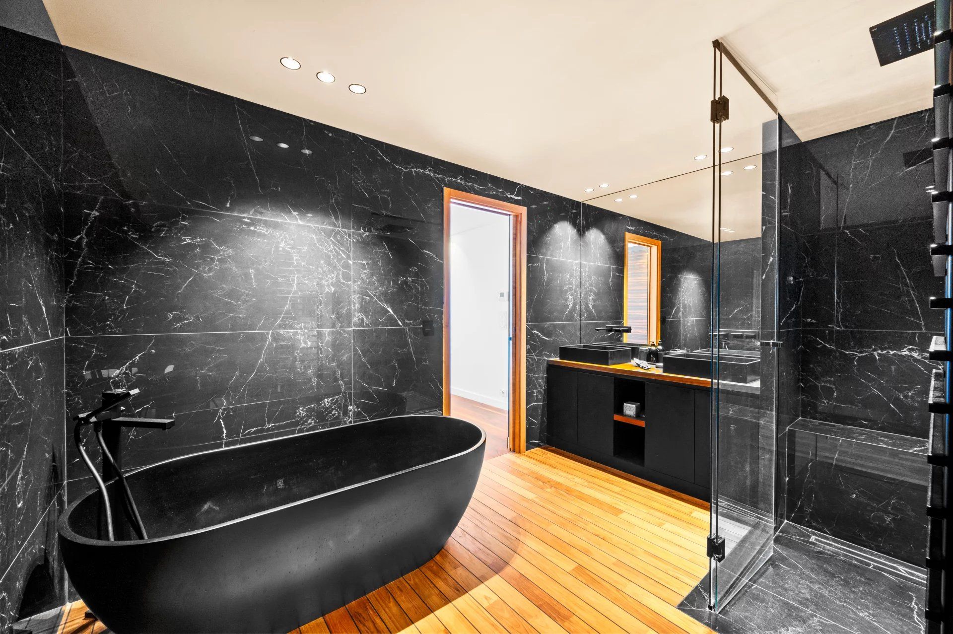 apartment 5 Rooms for sale on Cannes (06400)