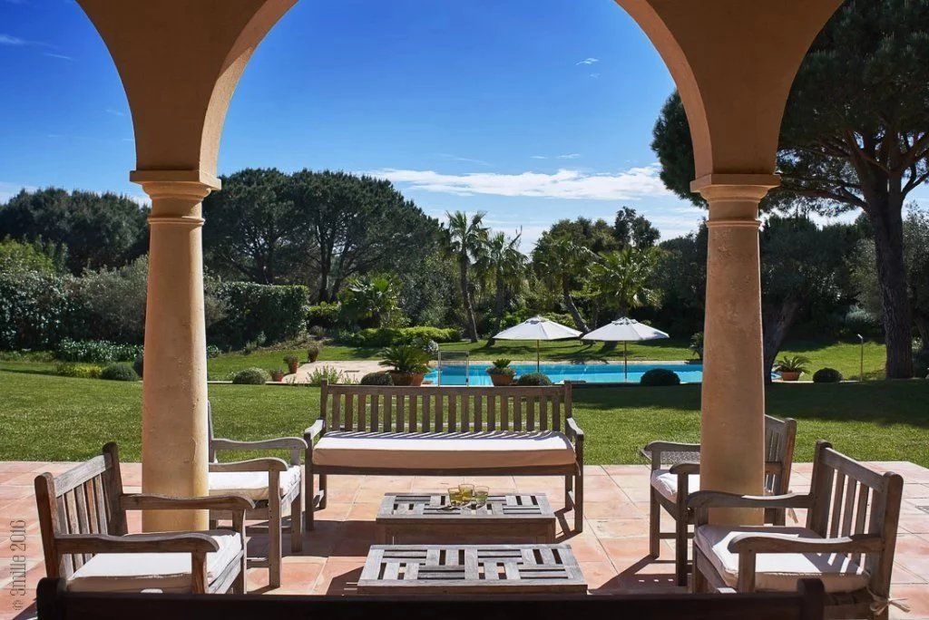 villa 8 Rooms for seasonal rent on Saint-Tropez (83990)