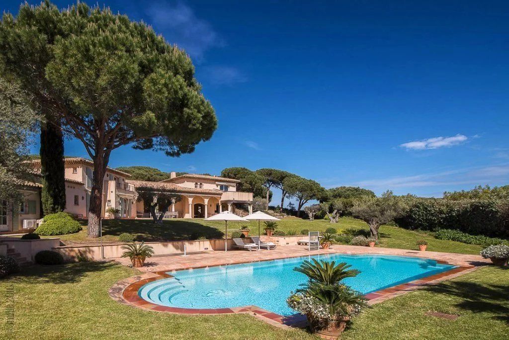 villa 8 Rooms for seasonal rent on Saint-Tropez (83990)