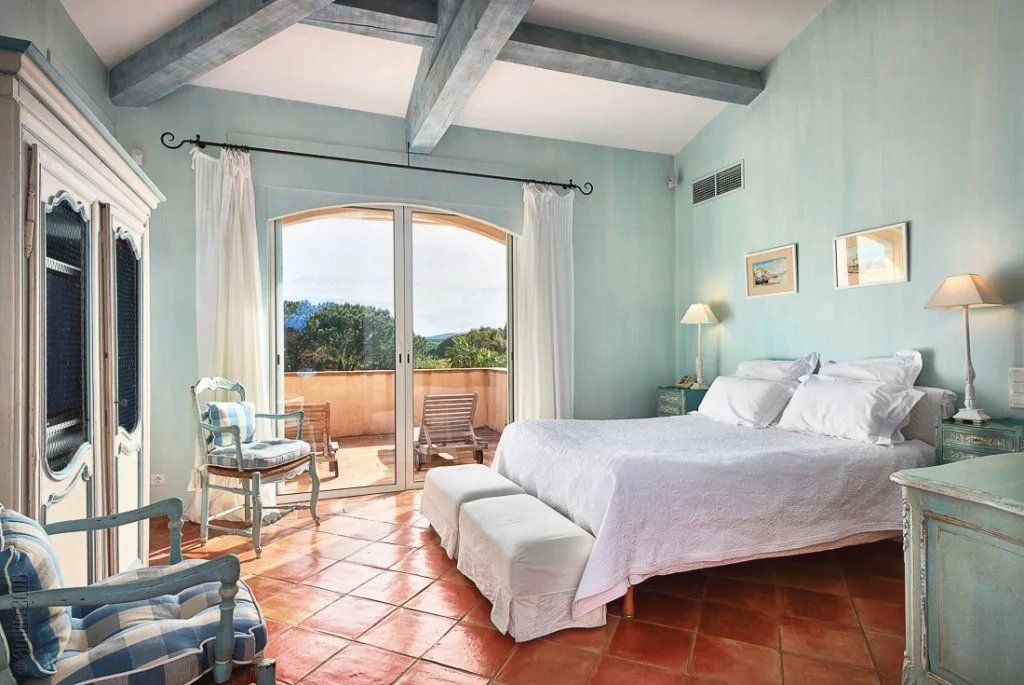villa 8 Rooms for seasonal rent on Saint-Tropez (83990)