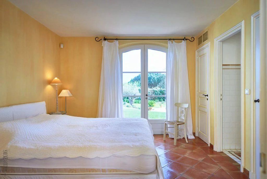 villa 8 Rooms for seasonal rent on Saint-Tropez (83990)