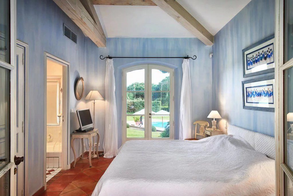 villa 8 Rooms for seasonal rent on Saint-Tropez (83990)