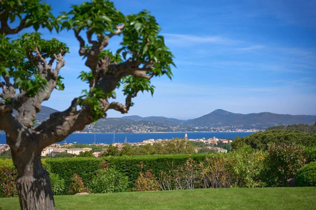 villa 8 Rooms for seasonal rent on Saint-Tropez (83990)