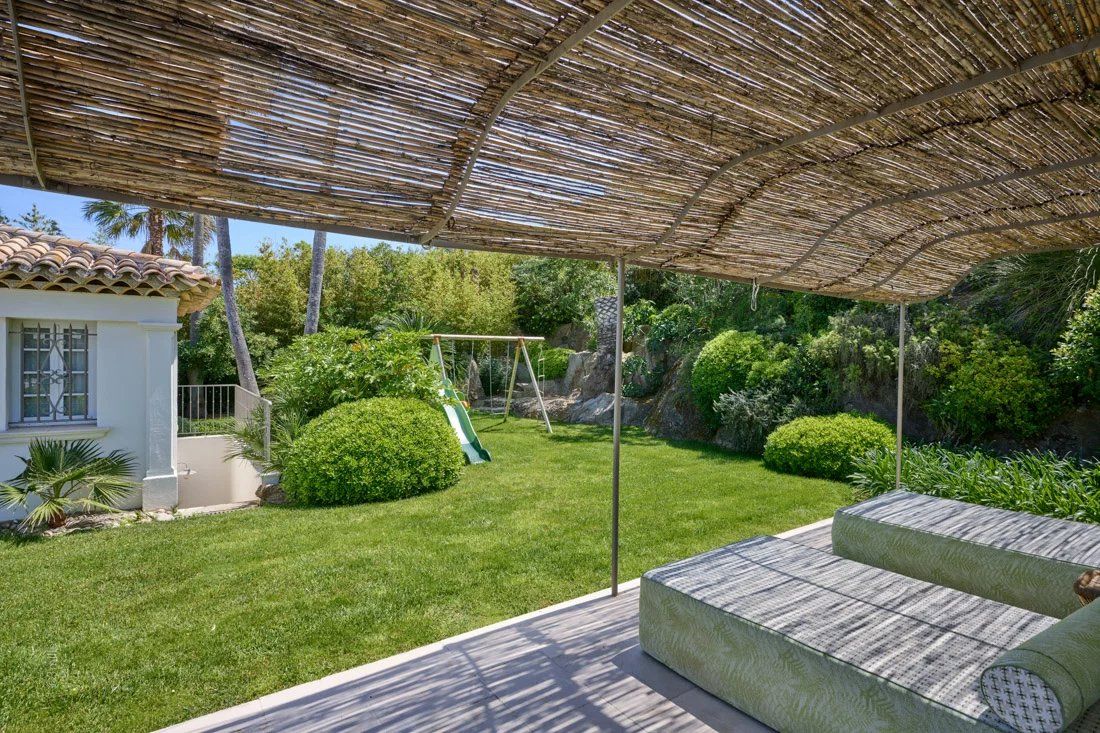 villa 8 Rooms for seasonal rent on Saint-Tropez (83990)