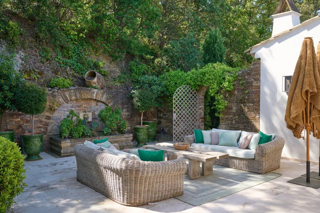 villa 8 Rooms for seasonal rent on Saint-Tropez (83990)