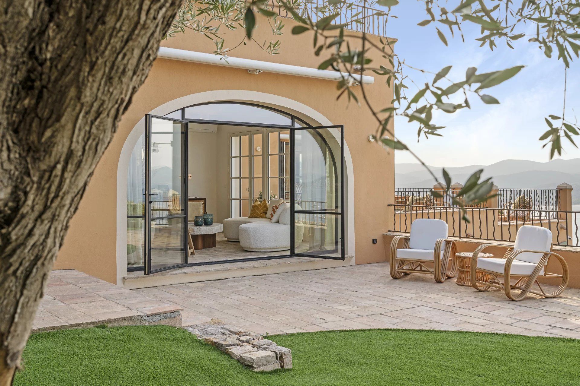 villa 6 Rooms for seasonal rent on Saint-Tropez (83990)