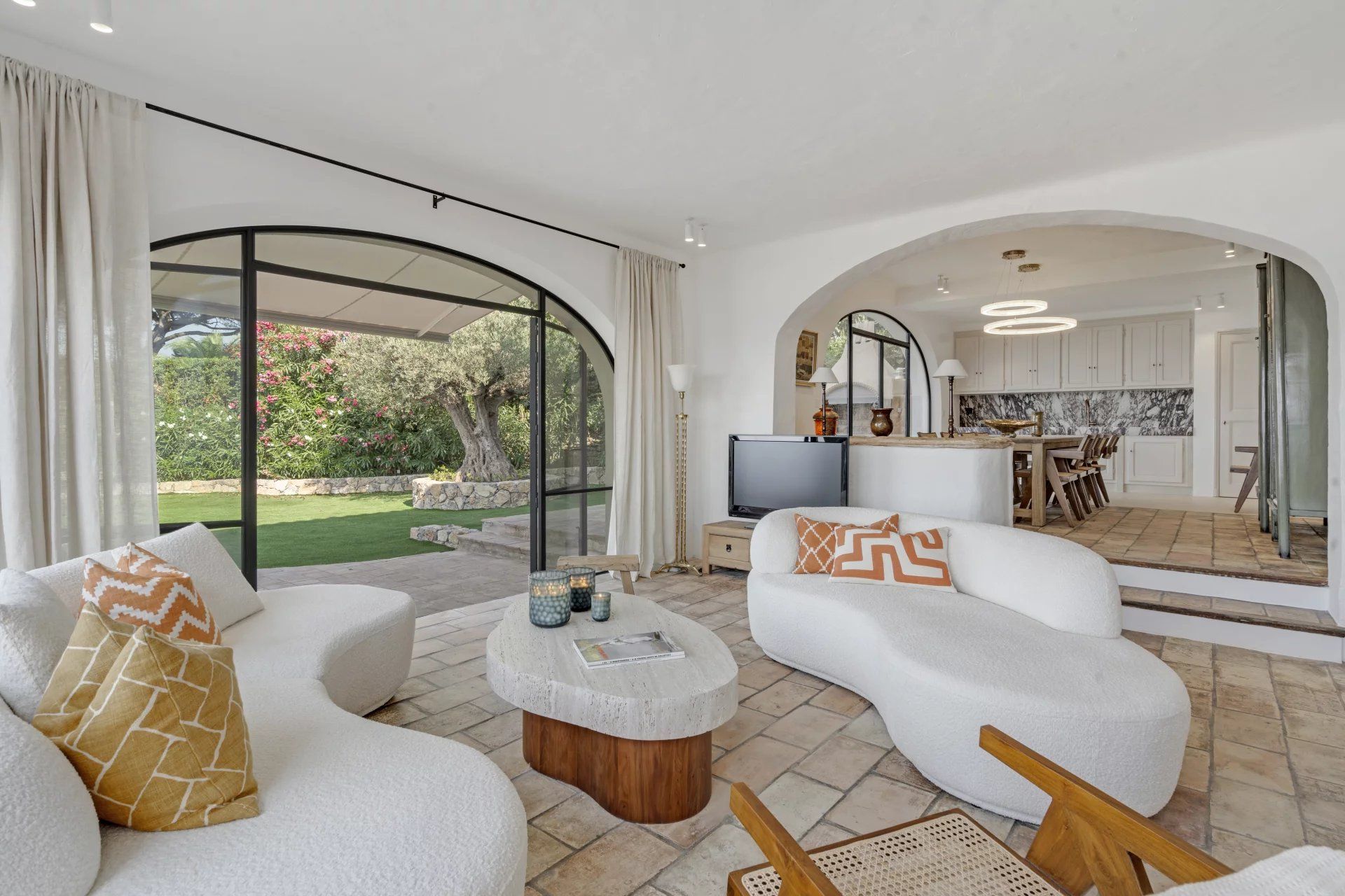 villa 6 Rooms for seasonal rent on Saint-Tropez (83990)