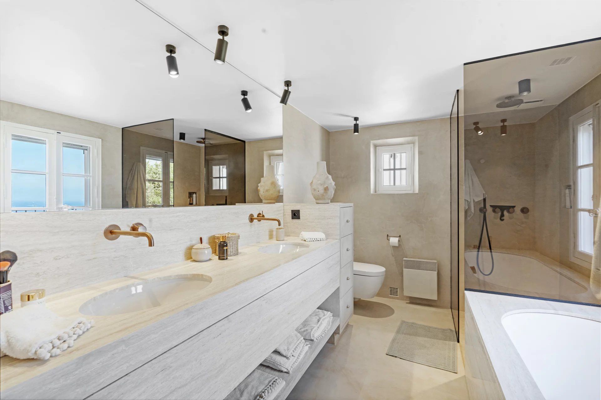 villa 6 Rooms for seasonal rent on Saint-Tropez (83990)