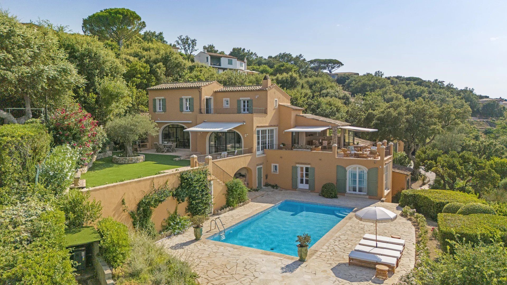 villa 6 Rooms for seasonal rent on Saint-Tropez (83990)