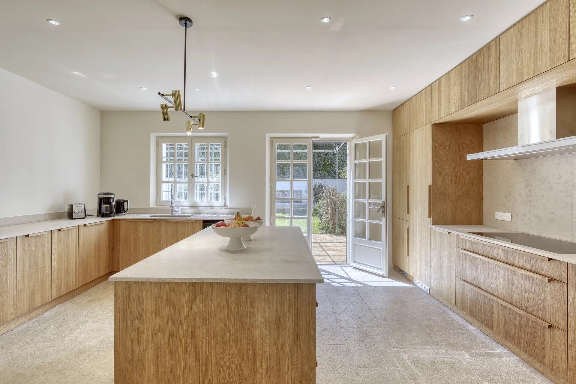 villa 9 Rooms for seasonal rent on Ramatuelle (83350)