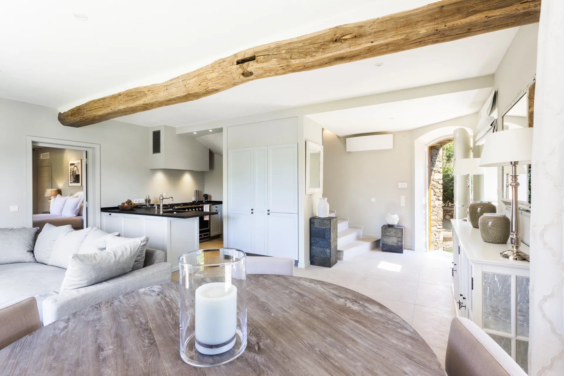 villa 4 Rooms for seasonal rent on Gassin (83580)