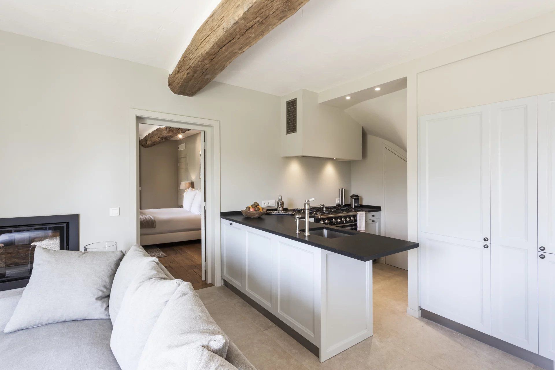 villa 4 Rooms for seasonal rent on Gassin (83580)