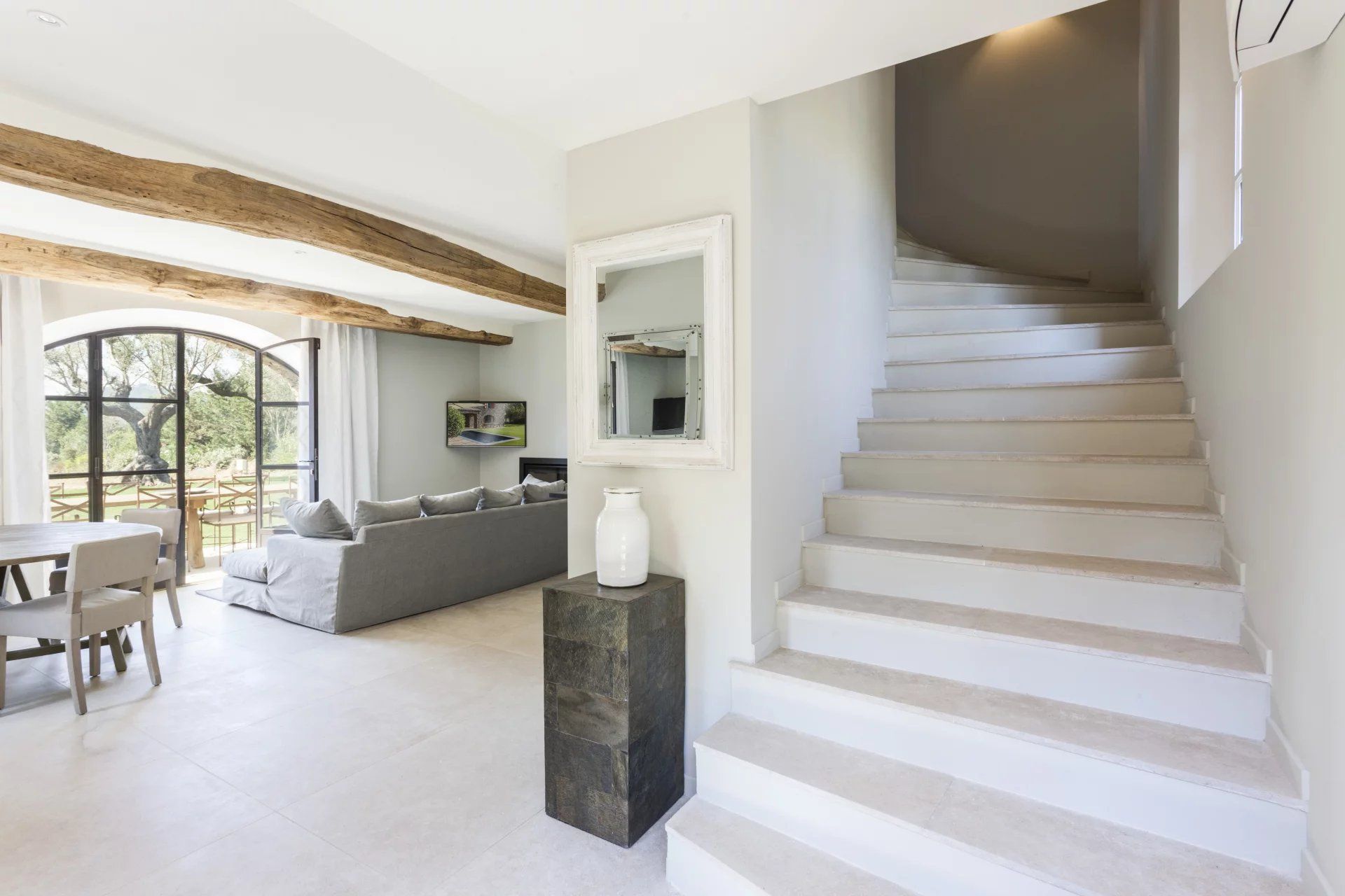 villa 4 Rooms for seasonal rent on Gassin (83580)