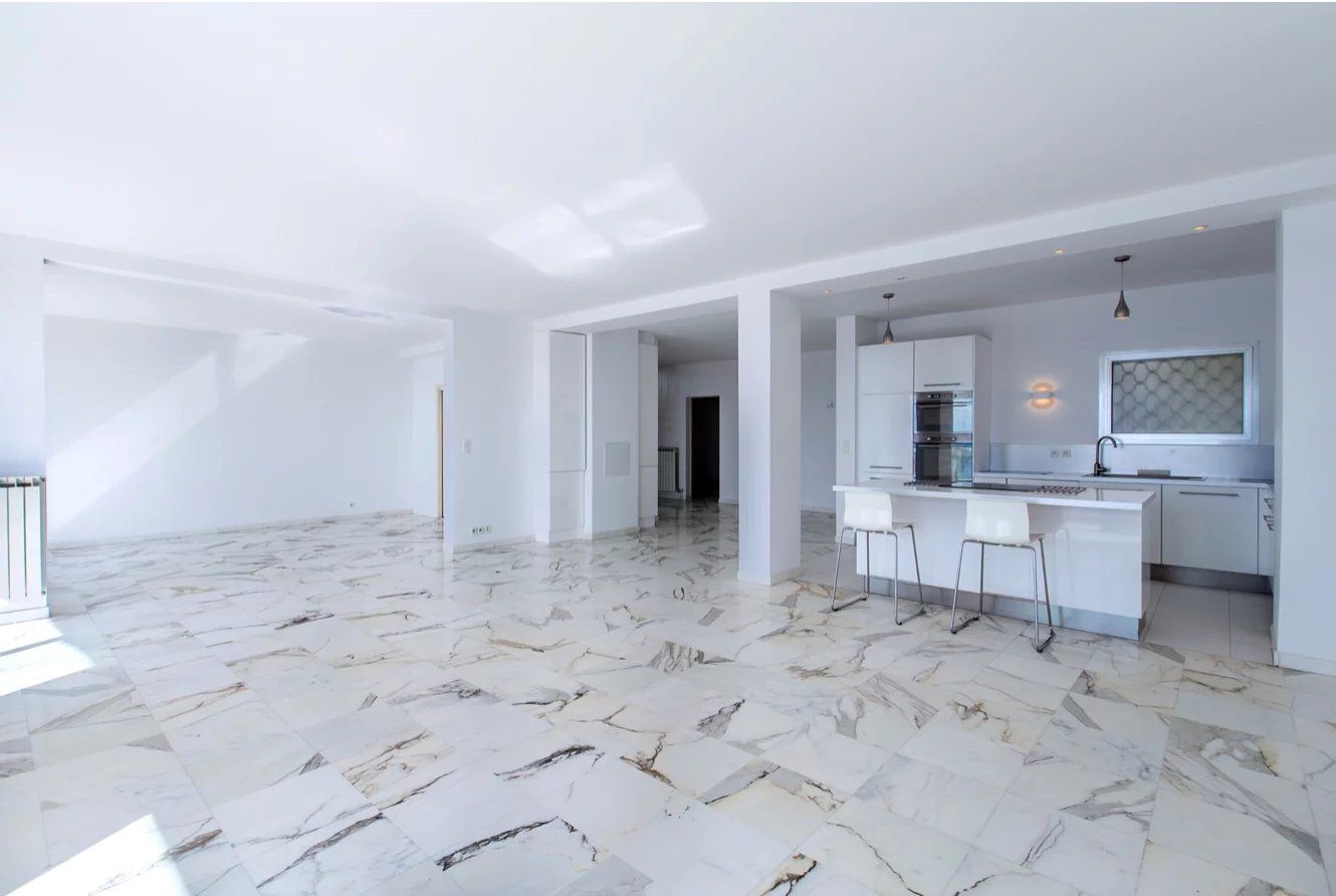 appartement 5 Pièces en vente sur Villefranche-sur-Mer (06230) Vente Appartement Villefranche-sur-Mer 5 Pièces 165.73 m²