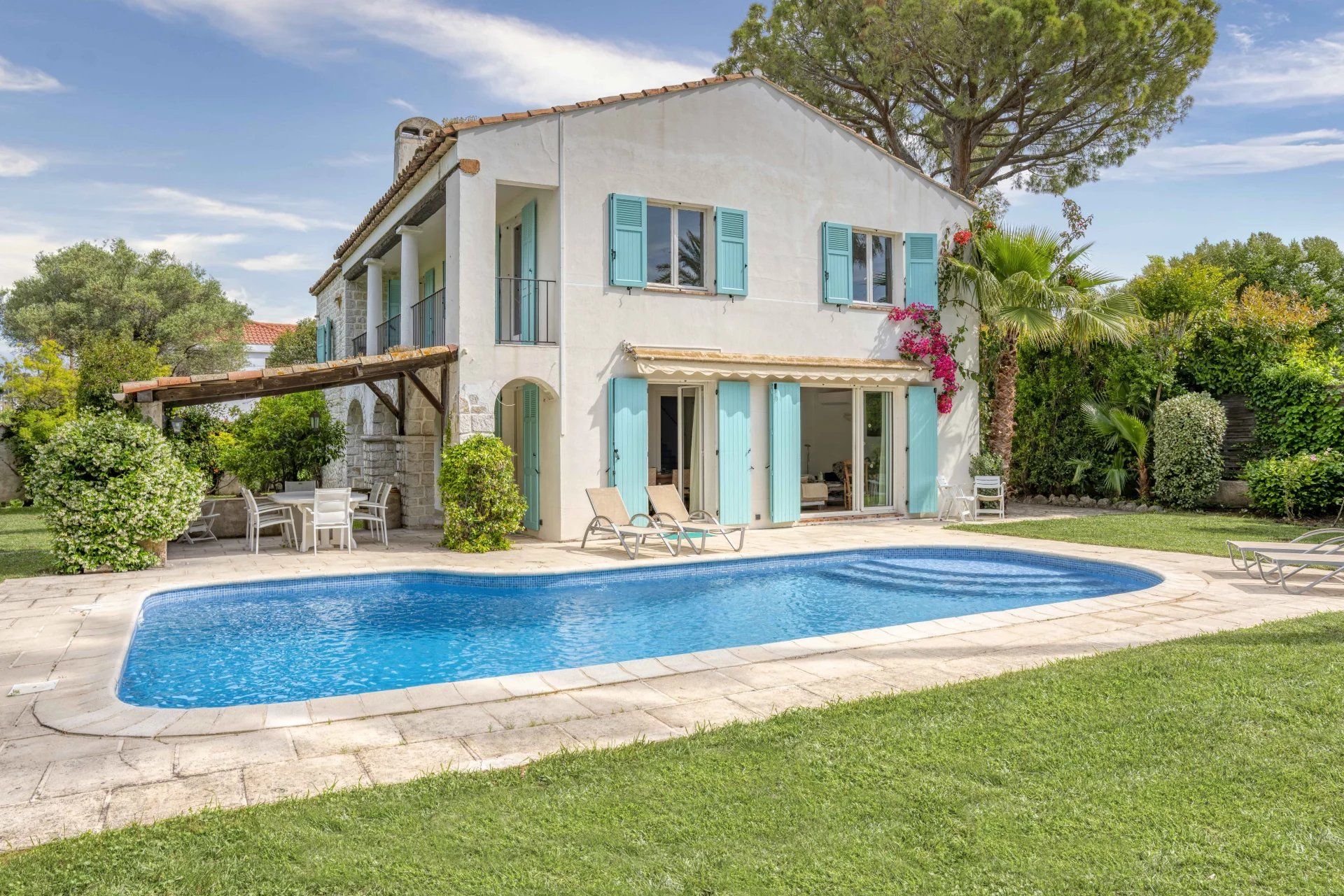 villa 7 Pièces en location saisonnière sur Antibes (06160)