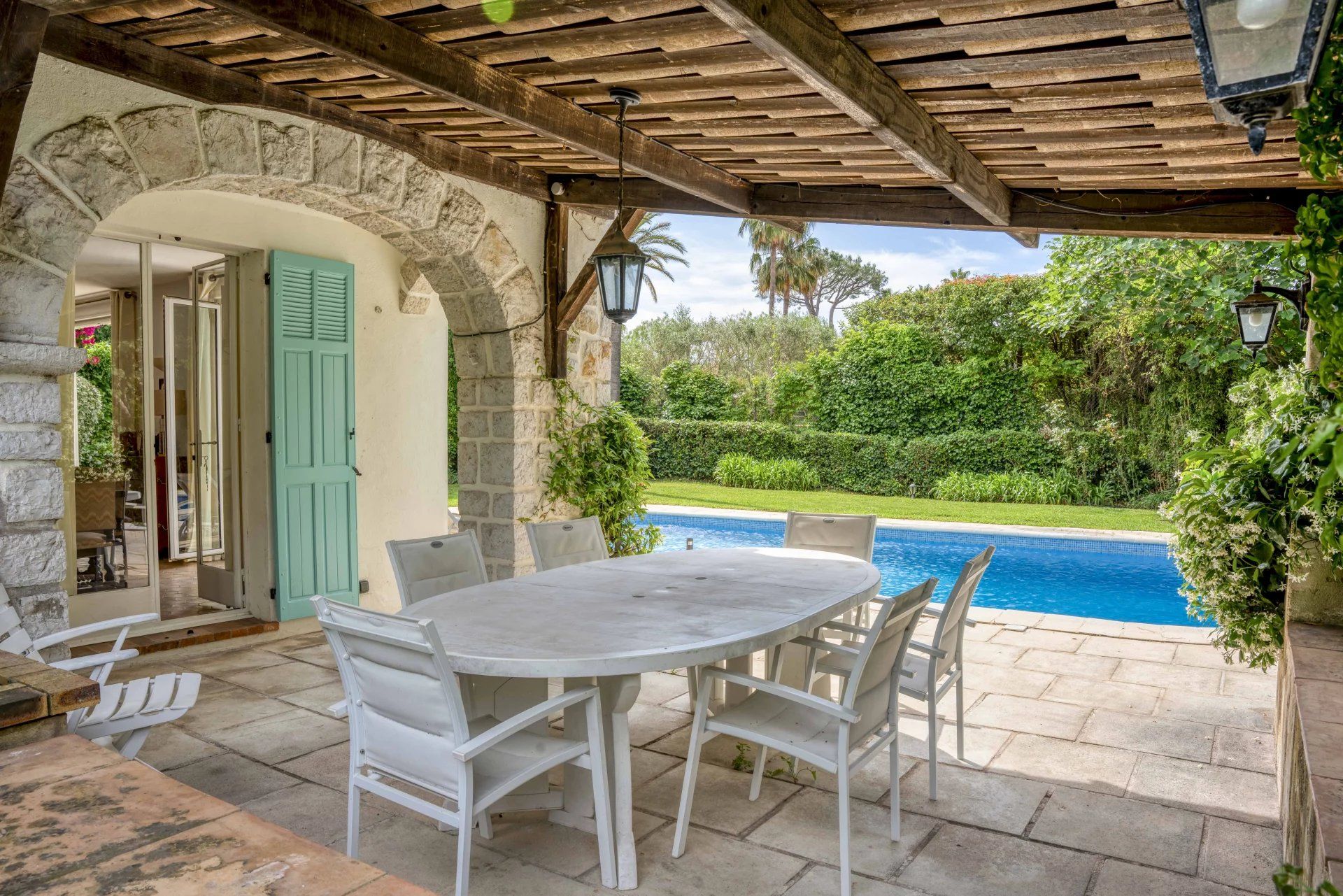 villa 7 Pièces en location saisonnière sur Antibes (06160)