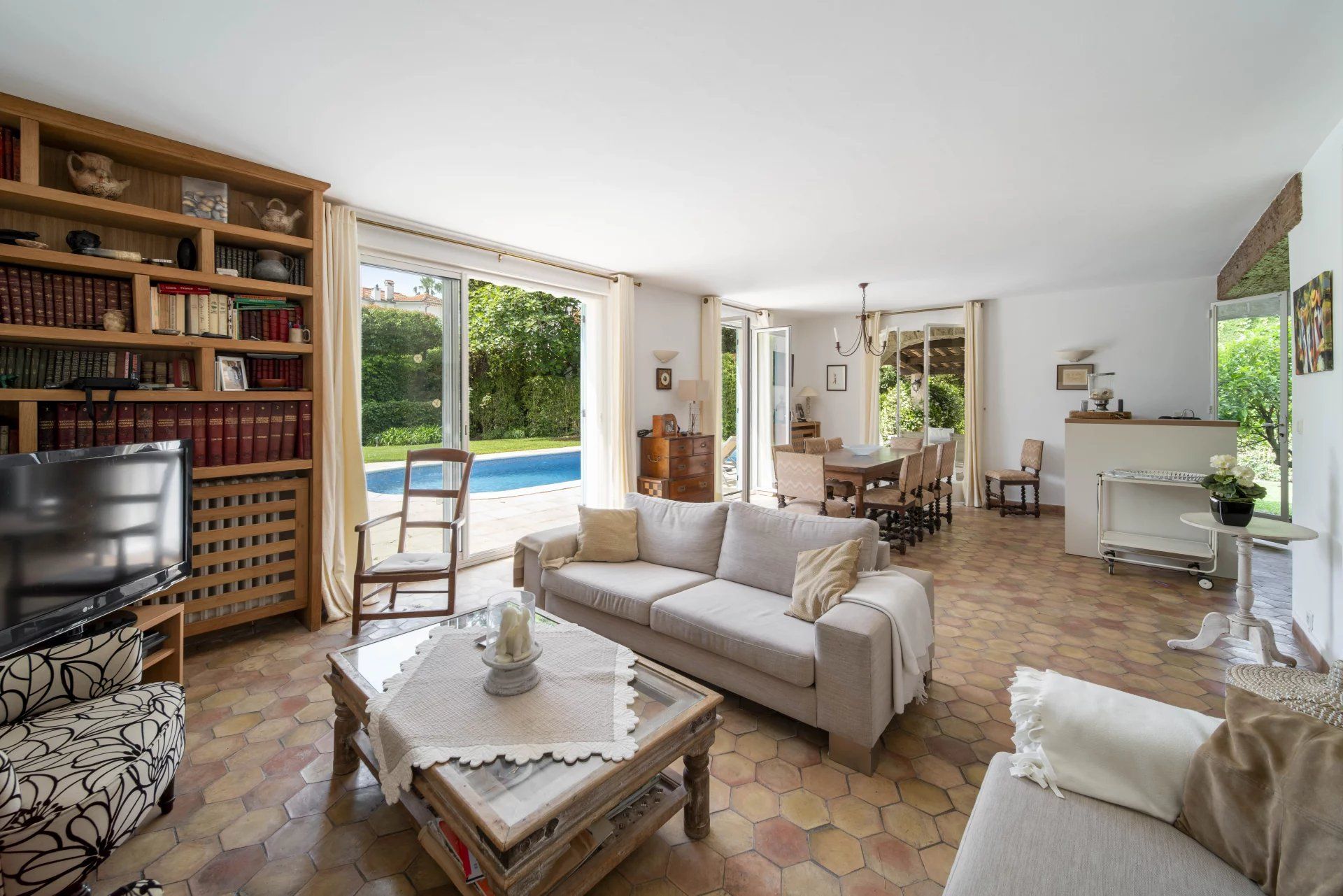 villa 7 Pièces en location saisonnière sur Antibes (06160)