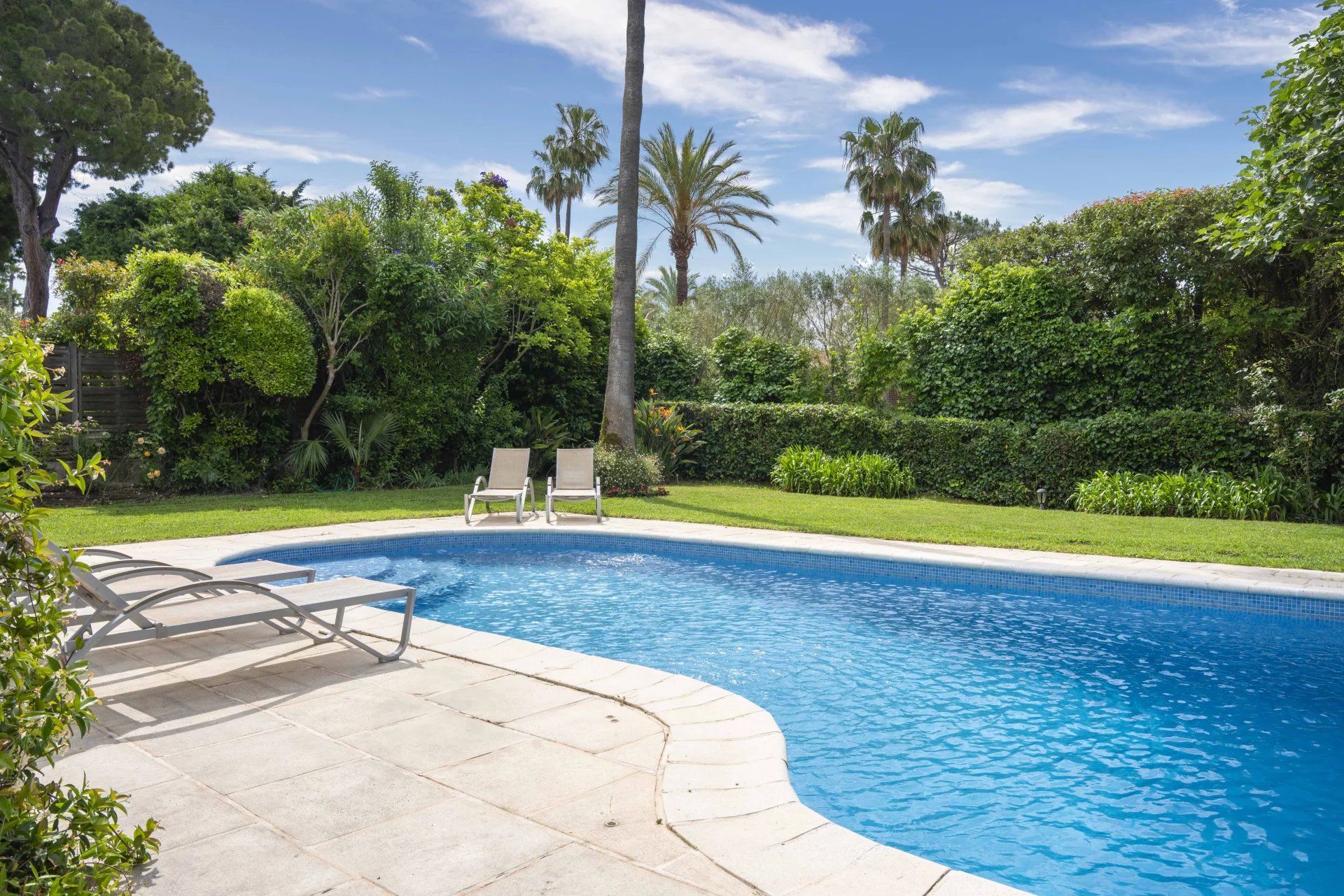 villa 7 Pièces en location saisonnière sur Antibes (06160)