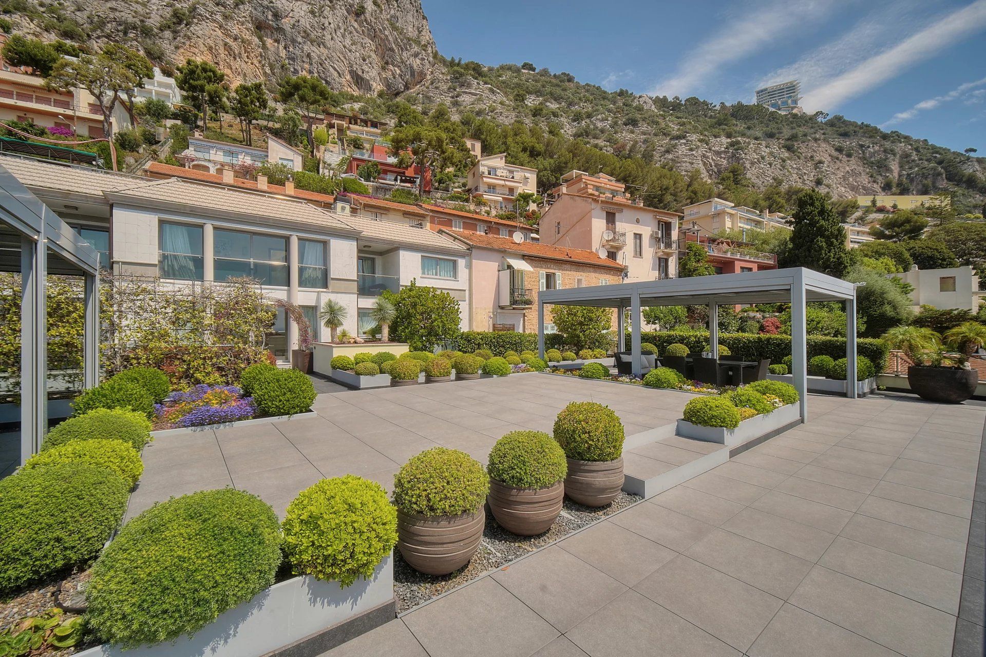 apartment 8 Rooms for sale on Roquebrune-Cap-Martin (06190)