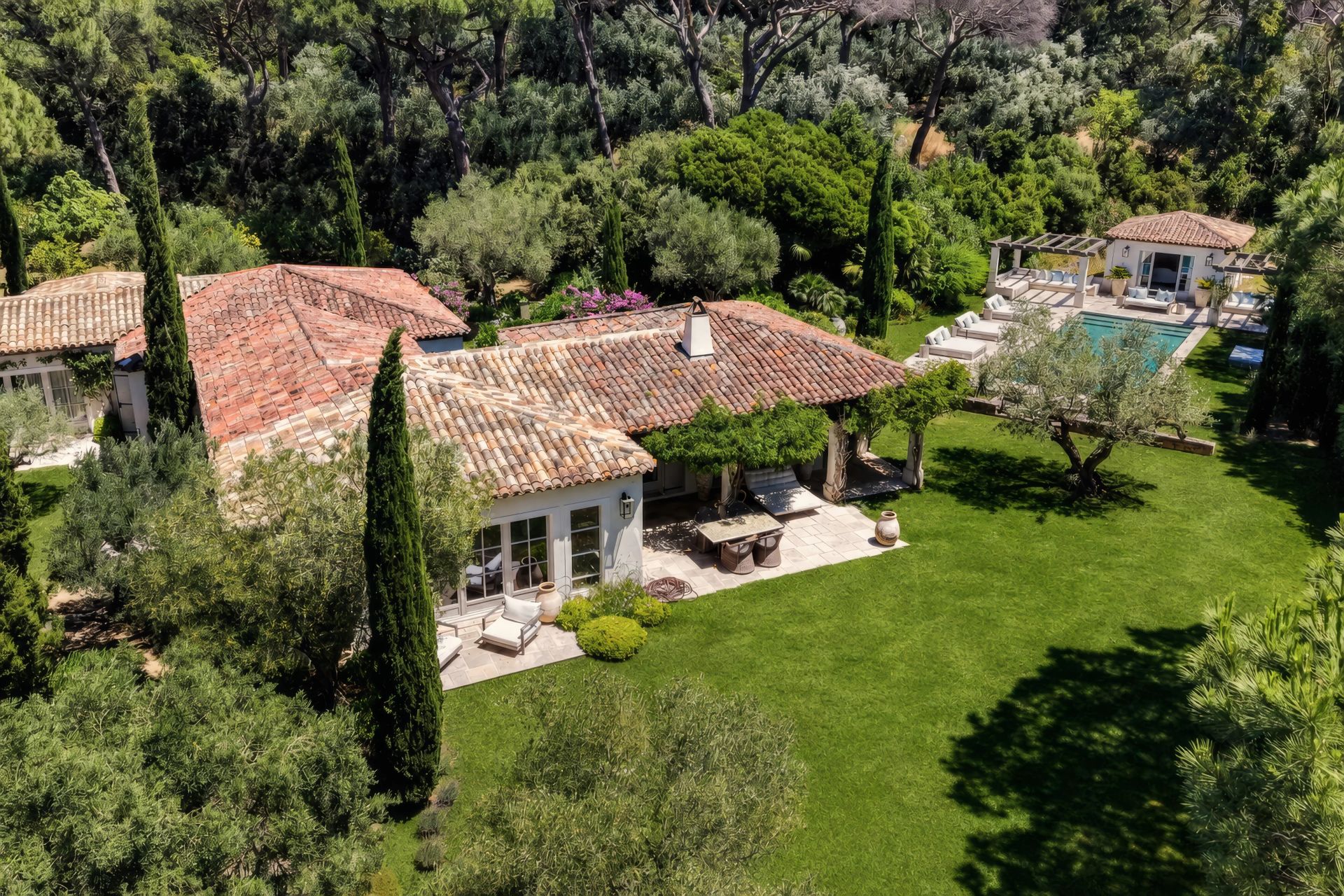 villa 7 Rooms for seasonal rent on Saint-Tropez (83990)