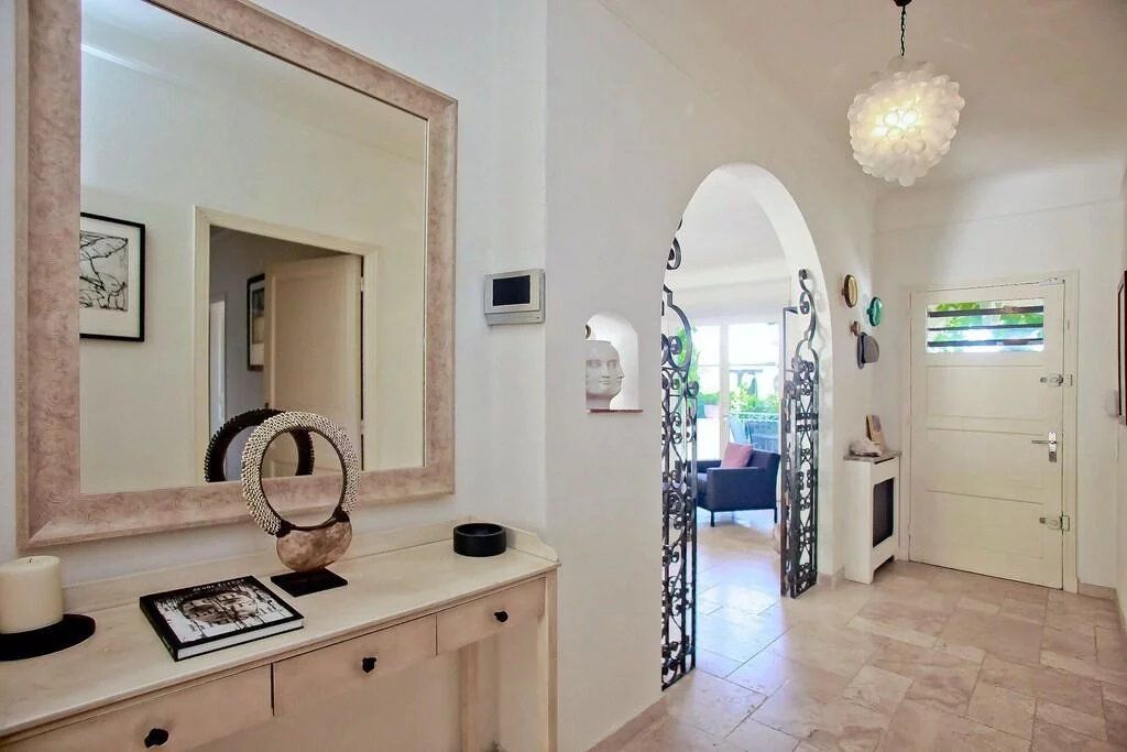 villa 10 Pièces en location saisonnière sur Antibes (06160) Location saisonnière Villa Antibes 10 Pièces 200 m²