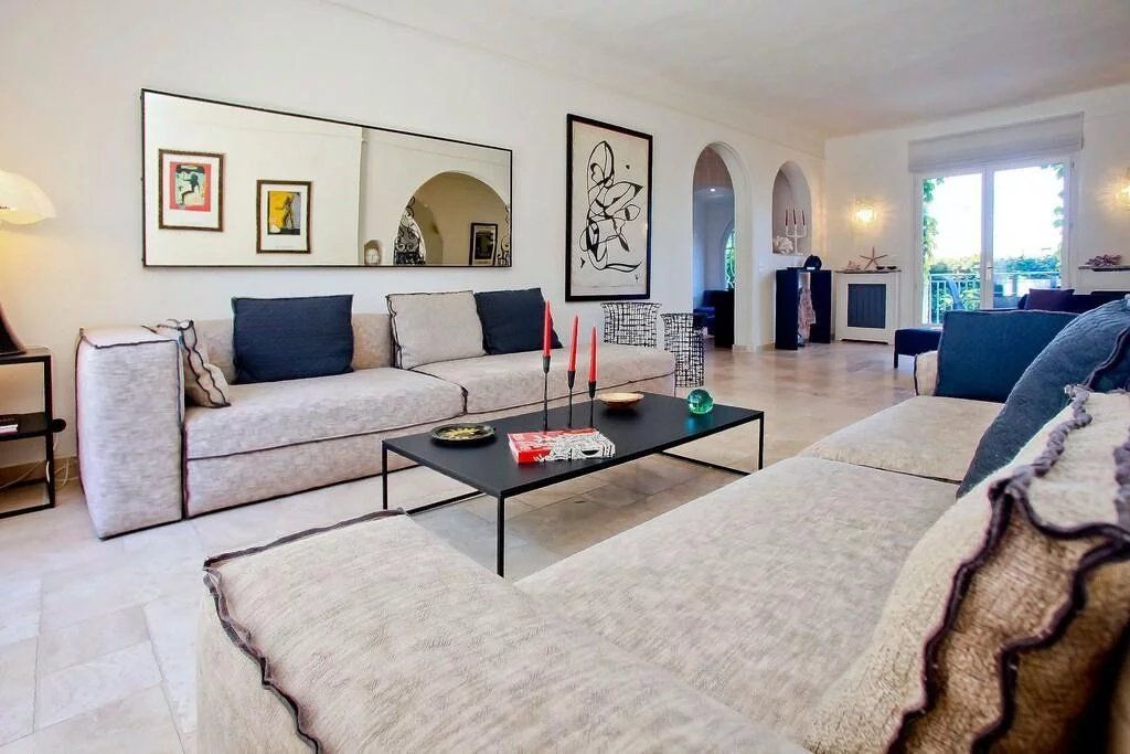 villa 10 Pièces en location saisonnière sur Antibes (06160)