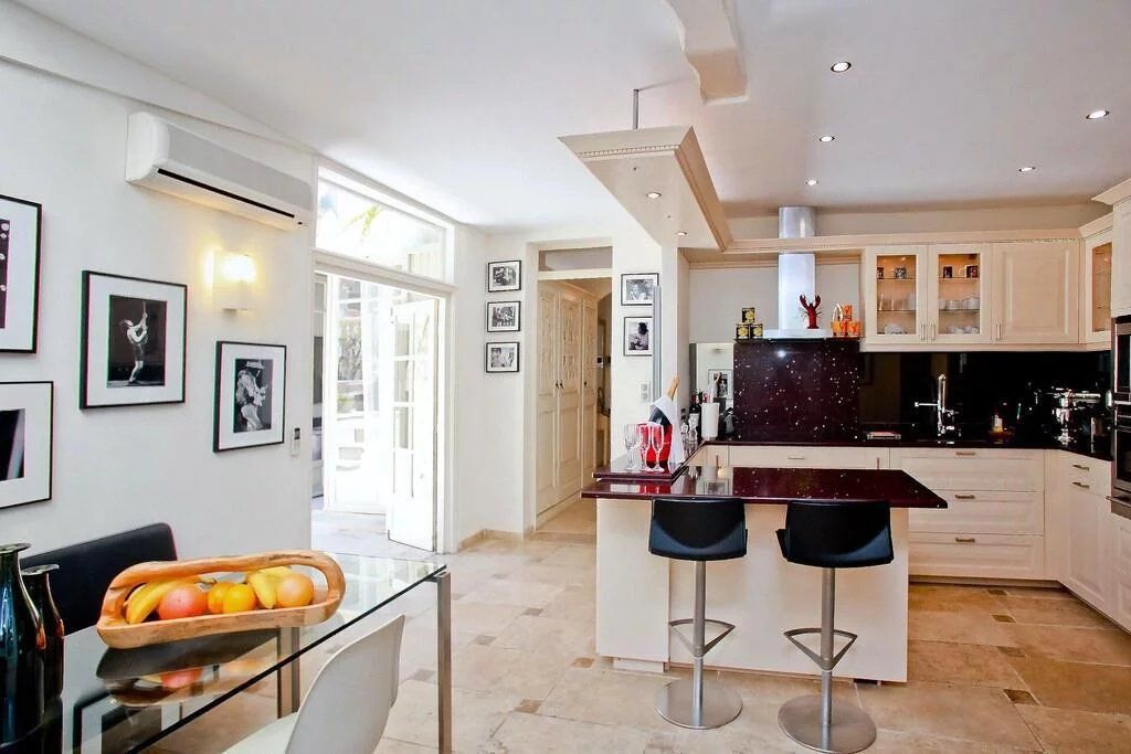 villa 10 Pièces en location saisonnière sur Antibes (06160)