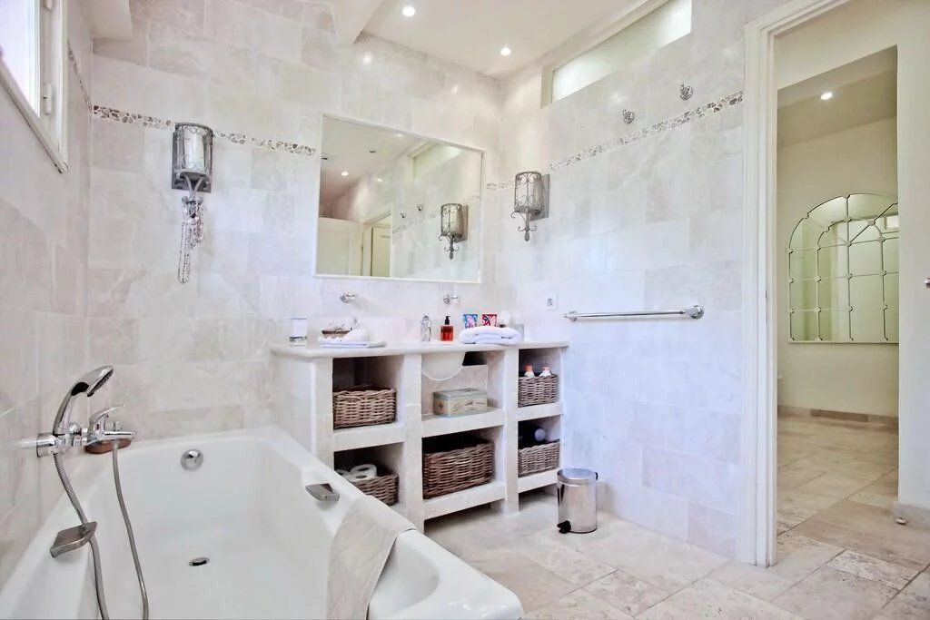 villa 10 Pièces en location saisonnière sur Antibes (06160)