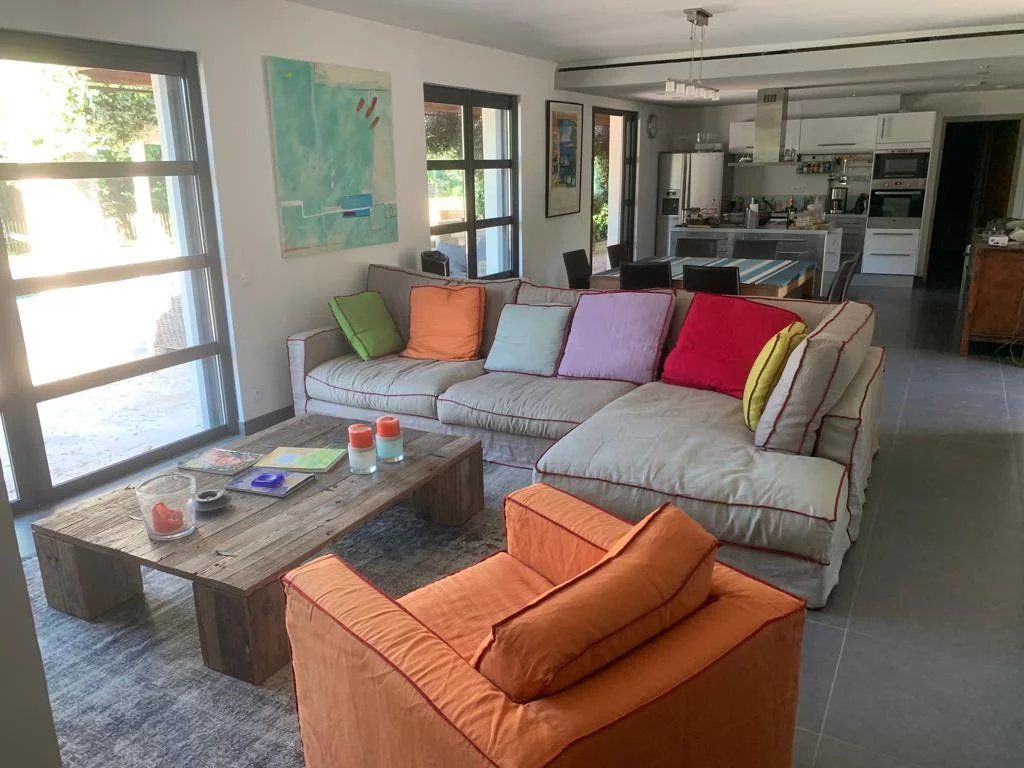 villa 7 Rooms for seasonal rent on Ramatuelle (83350)