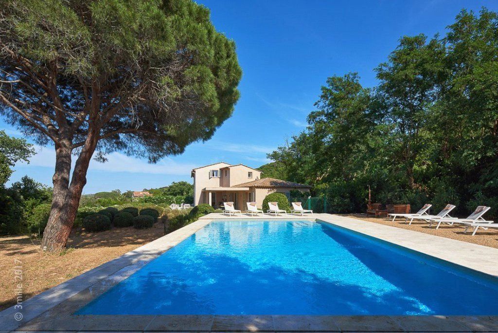 villa 6 Rooms for seasonal rent on Saint-Tropez (83990)