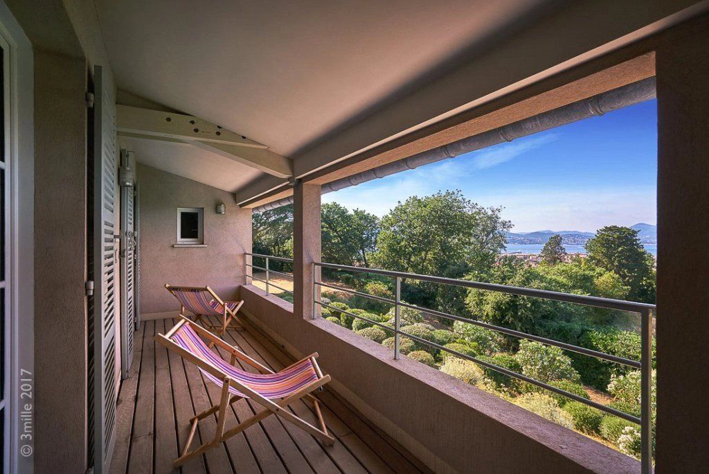 villa 6 Rooms for seasonal rent on Saint-Tropez (83990)