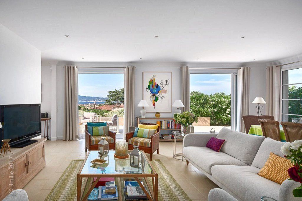 villa 6 Rooms for seasonal rent on Saint-Tropez (83990)
