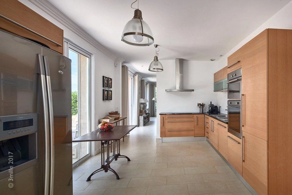 villa 6 Rooms for seasonal rent on Saint-Tropez (83990)