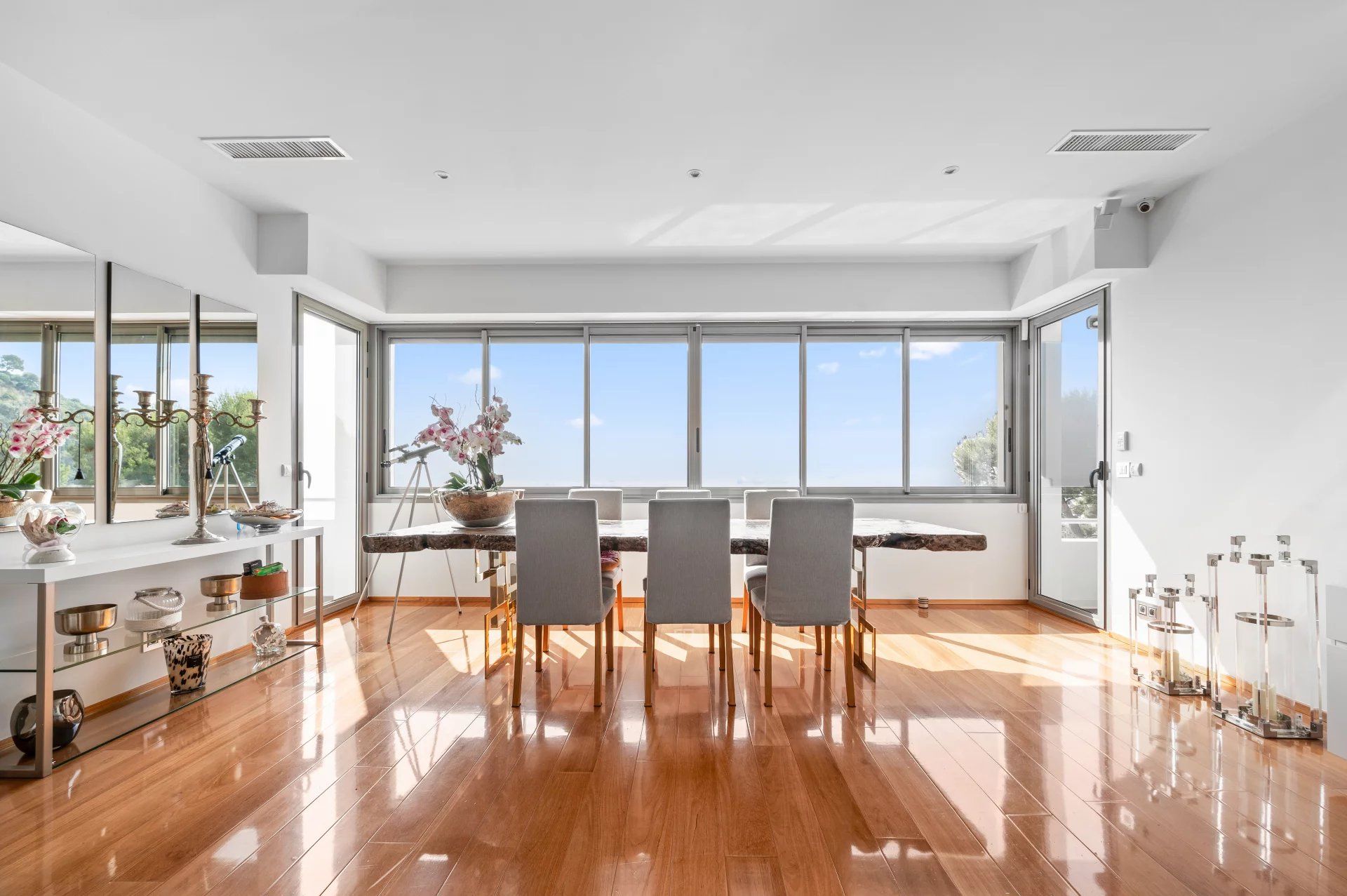 villa 7 Rooms for seasonal rent on Èze (06360)