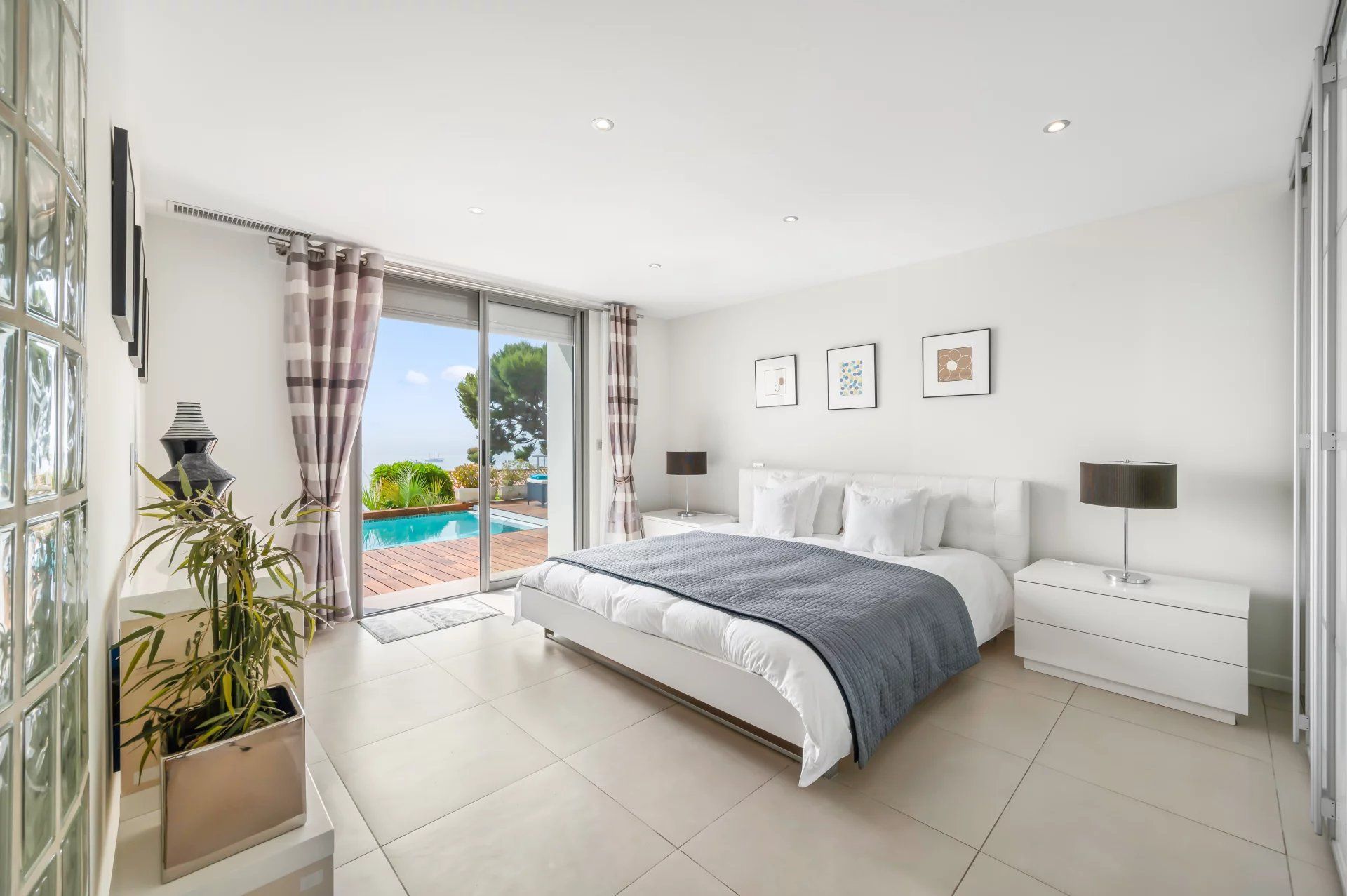 villa 7 Rooms for seasonal rent on Èze (06360)