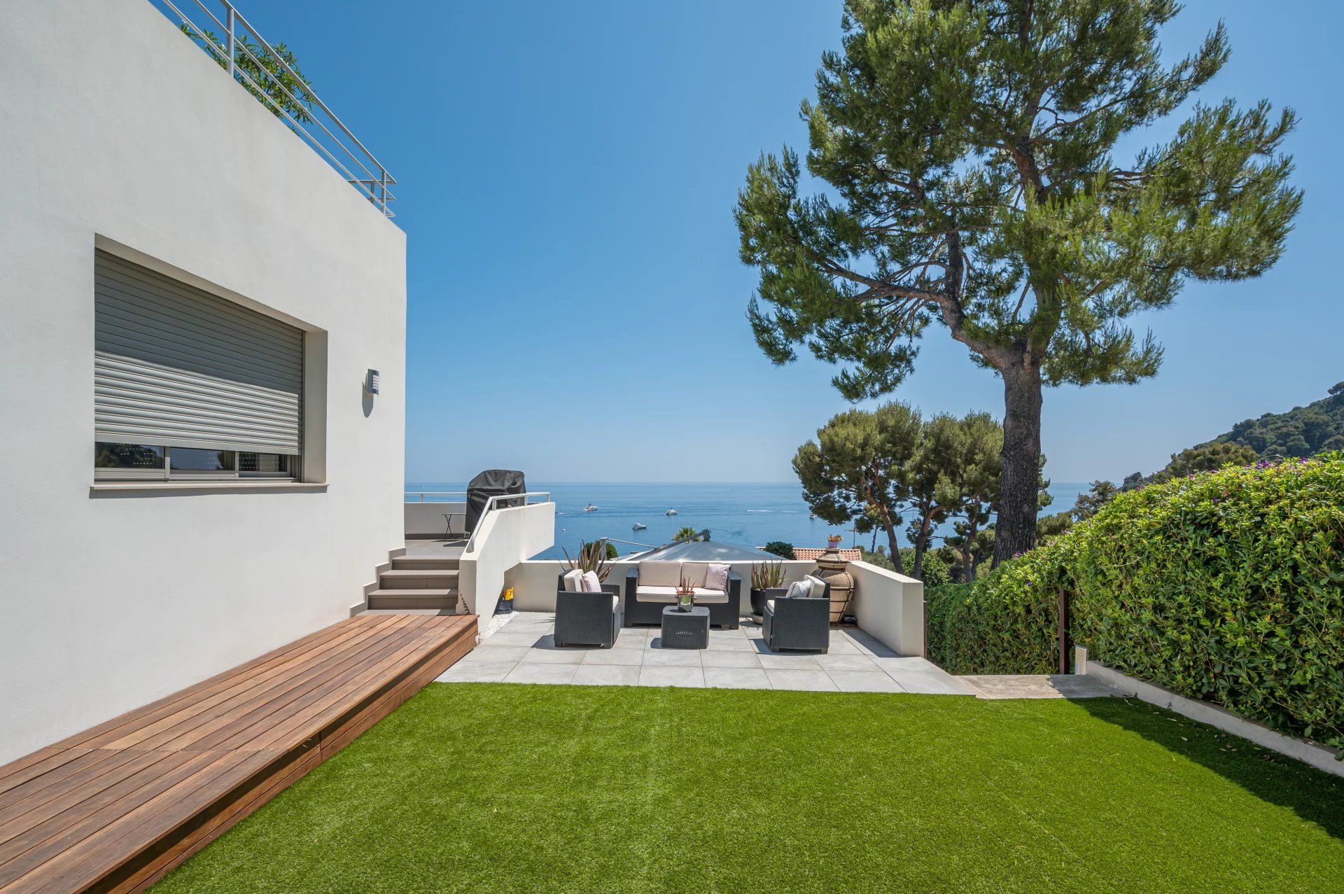 villa 7 Rooms for seasonal rent on Èze (06360)