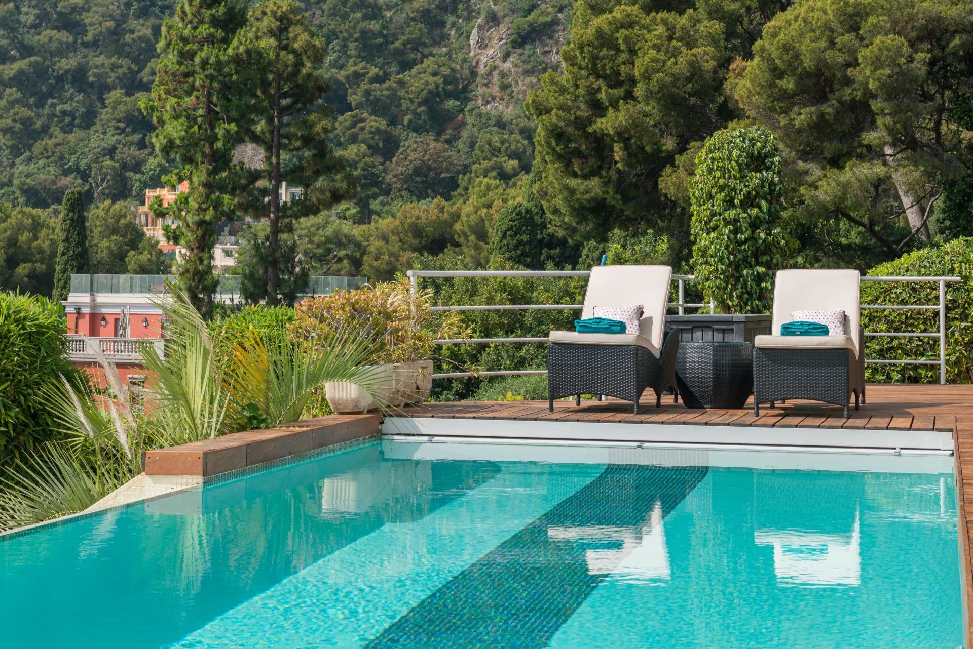 villa 7 Rooms for seasonal rent on Èze (06360)