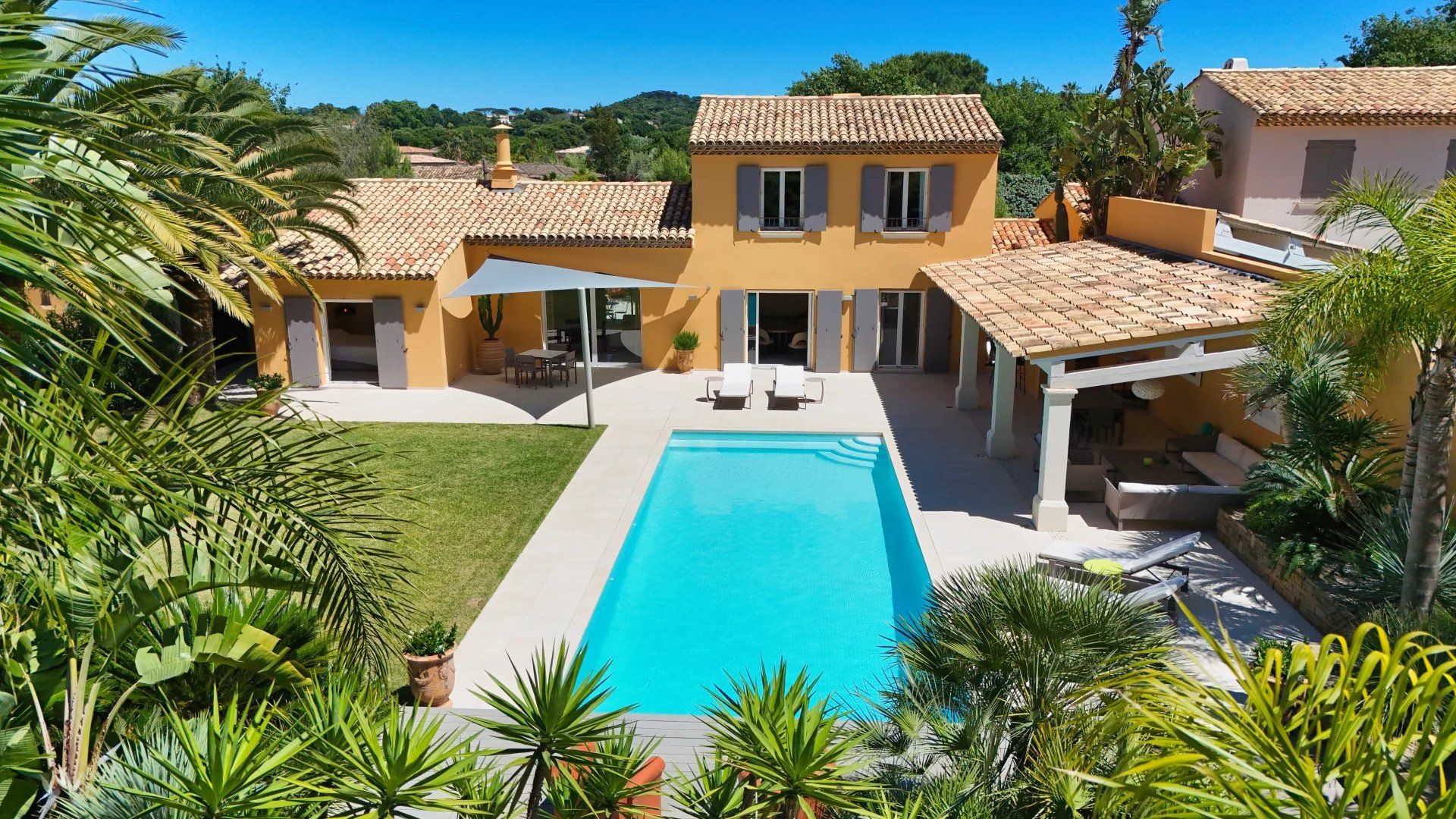 villa 5 Rooms for seasonal rent on Saint-Tropez (83990)