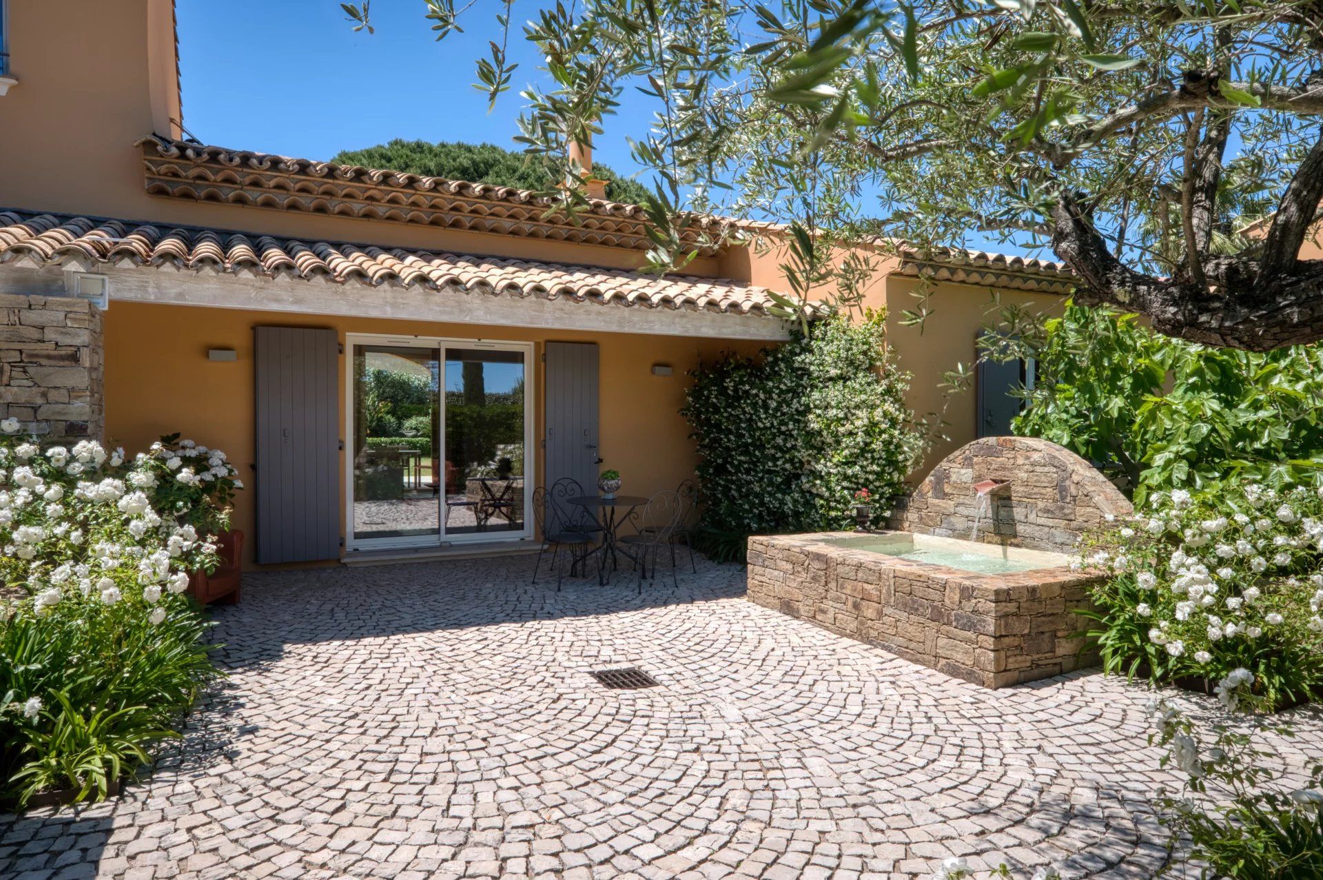 villa 5 Pièces en location saisonnière sur Saint-Tropez (83990) Location saisonnière Villa Saint-Tropez 5 Pièces