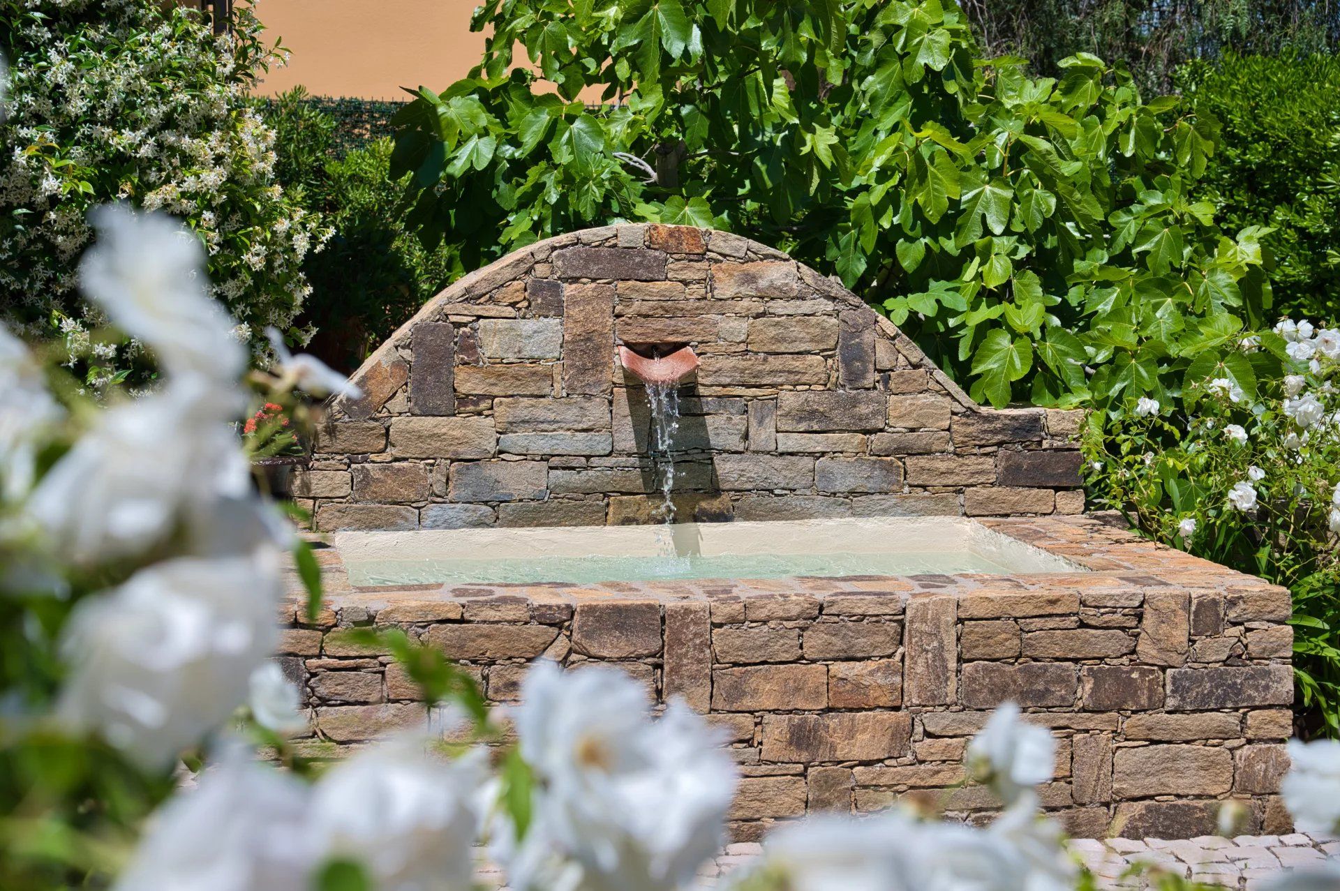 villa 5 Rooms for seasonal rent on Saint-Tropez (83990)