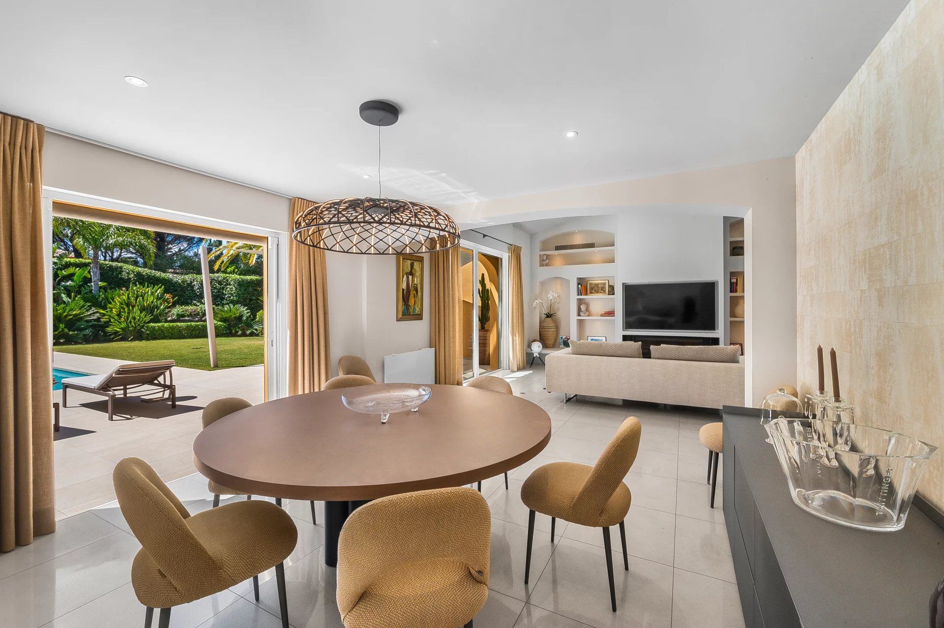 villa 5 Rooms for seasonal rent on Saint-Tropez (83990)