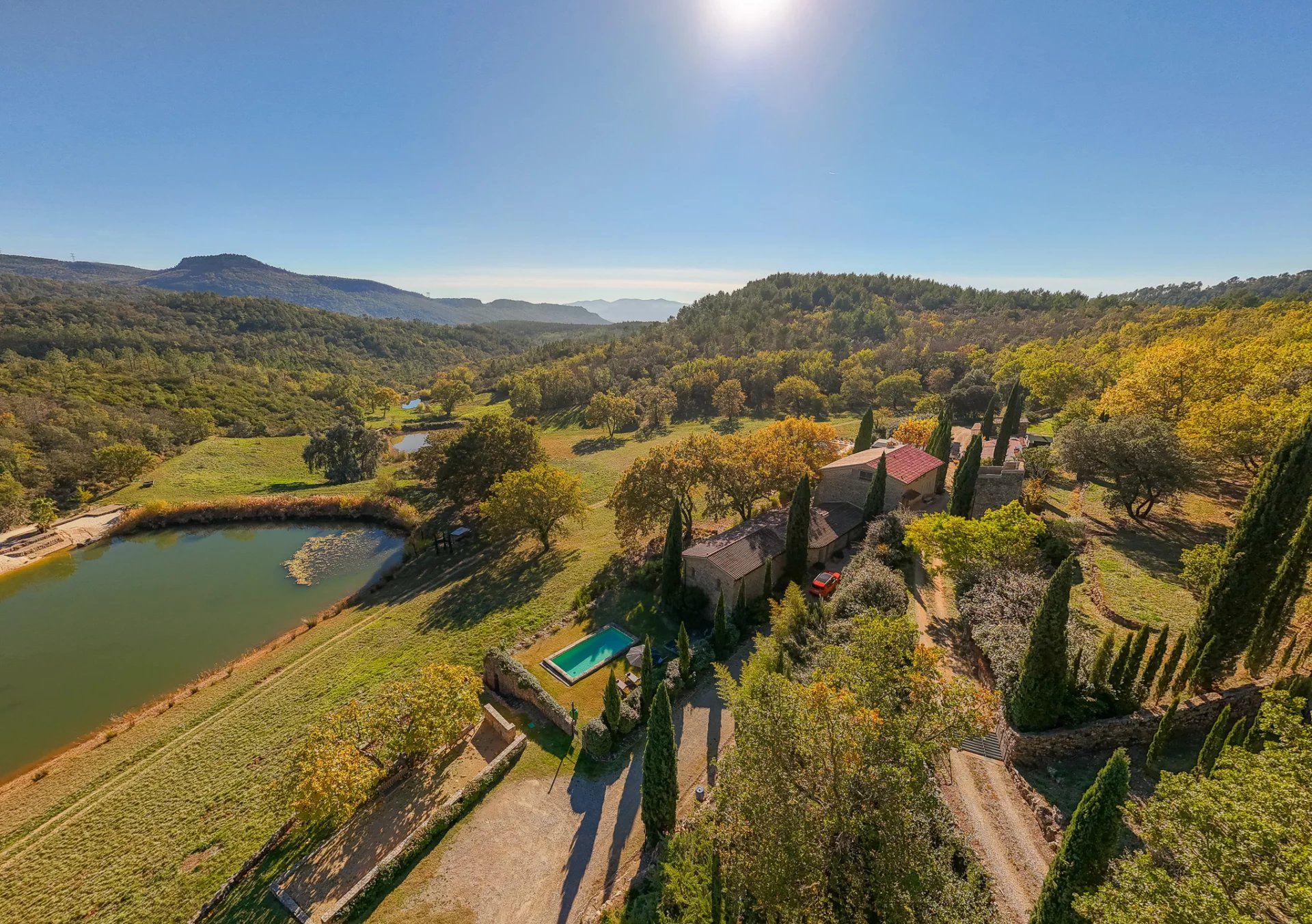 villa 10 Rooms for seasonal rent on Callas (83830)