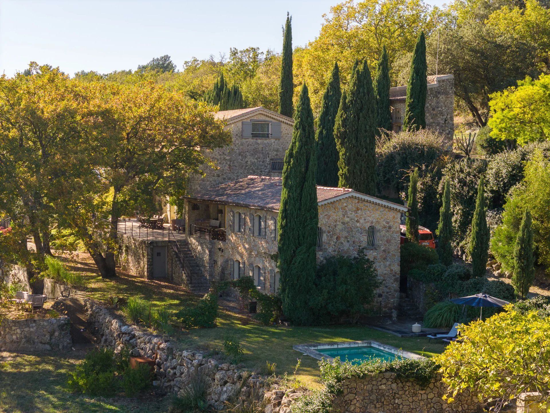 villa 10 Rooms for seasonal rent on Callas (83830)