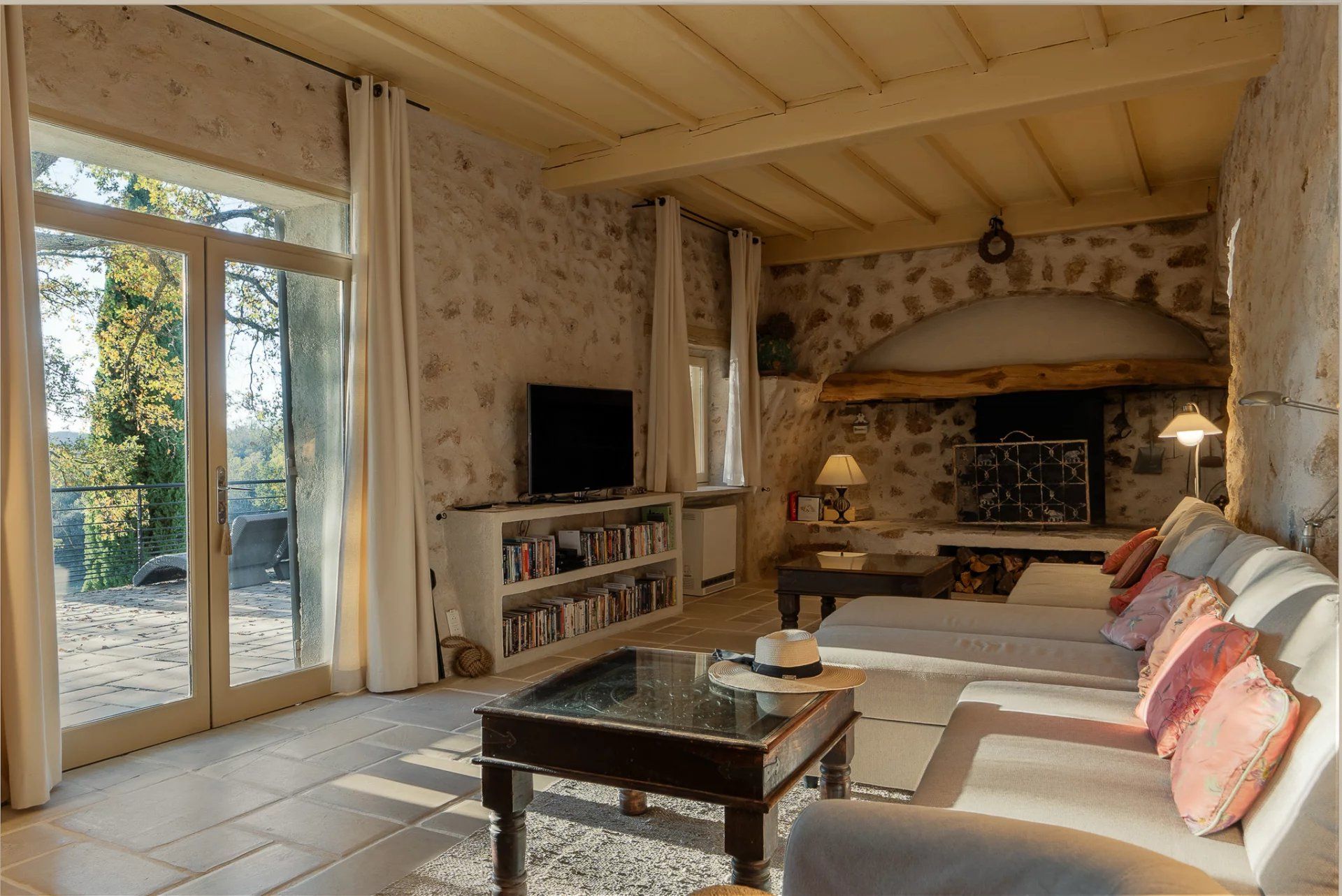 villa 10 Rooms for seasonal rent on Callas (83830)