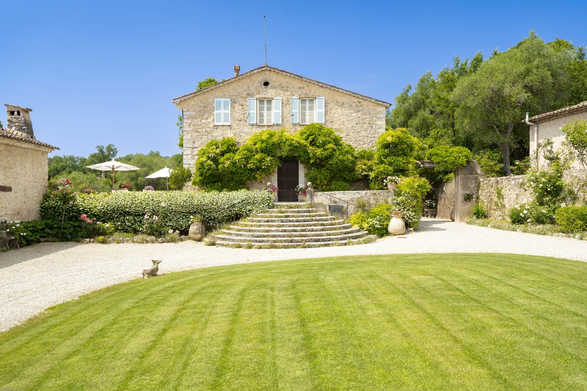 villa 17 Pièces en location saisonnière sur Valbonne (06560)