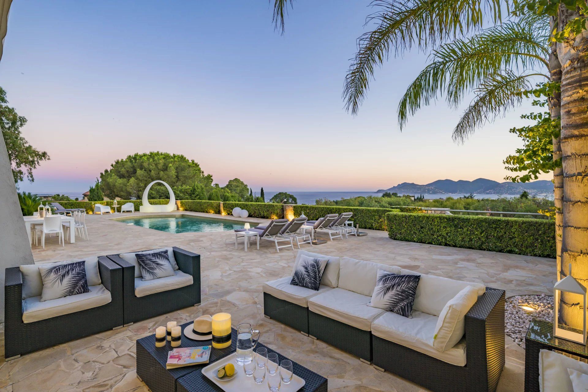 villa 7 Pièces en location saisonnière sur Cannes (06400) Location saisonnière Villa Cannes 7 Pièces 300 m²