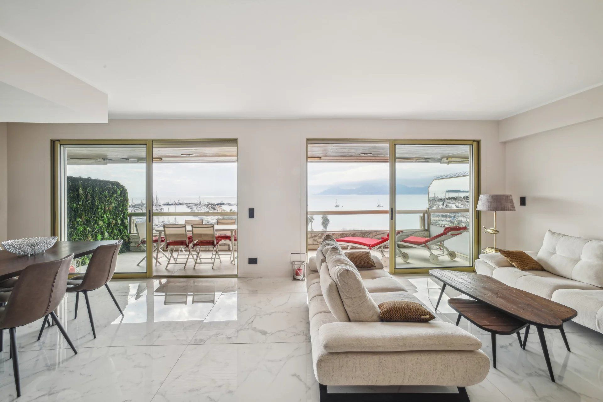 apartment 3 Rooms for sale on Cannes (06400)